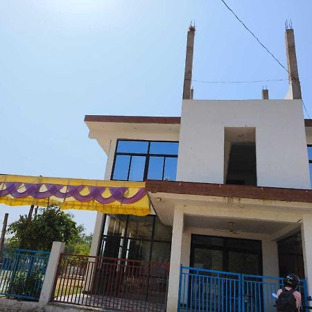 Oyo 81347 Amantran Hotel And Restaurant กานปูร์ ภายนอก รูปภาพ